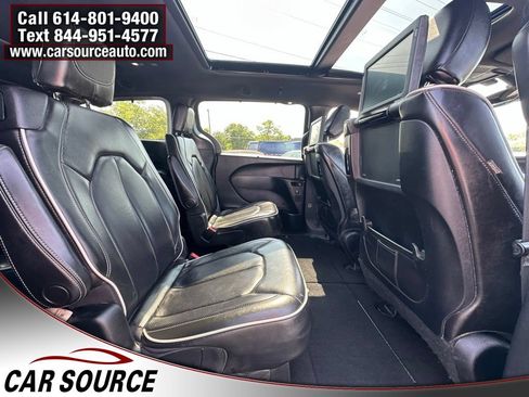 Used 2019 Chrysler Pacifica Limited w/ Advanced Safetytec Group FWD image 25