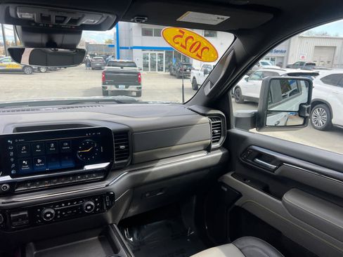 Certified 2024 Chevrolet Silverado 2500 ZR2 w/ Technology Package AWD/4WD image 37