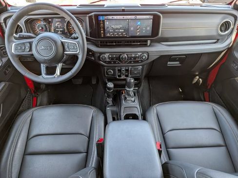 Used 2024 Jeep Wrangler Unlimited Sahara AWD/4WD image 15