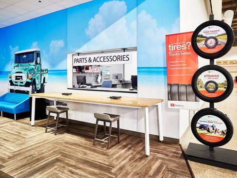 Used 2018 Dodge Grand Caravan SXT w/ Driver Convenience Group image 13