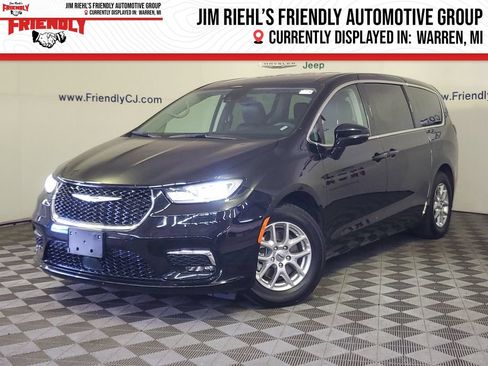 Used 2024 Chrysler Pacifica Touring-L FWD image 1