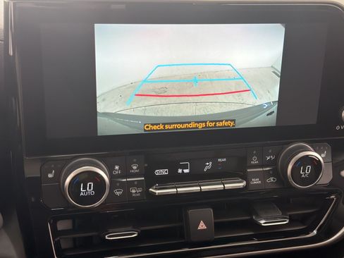 Used 2023 Toyota Highlander Bronze Edition FWD image 18