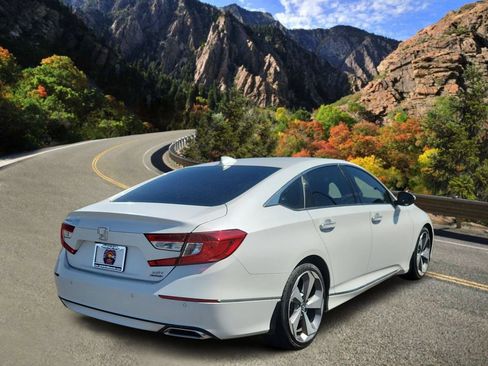 Used 2020 Honda Accord Touring image 3