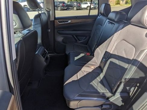 Used 2024 Volkswagen Atlas SE image 26
