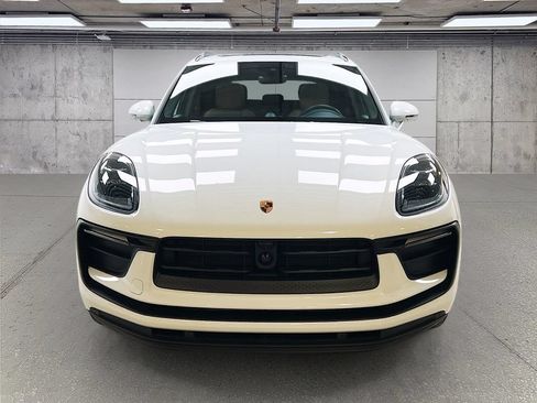 Certified 2026 Porsche Macan AWD/4WD image 6