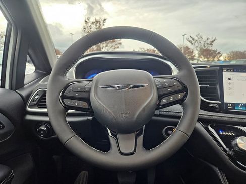 New 2026 Chrysler Pacifica Limited w/ S Appearance Package image 15