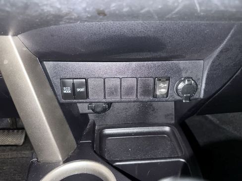 Used 2015 Toyota RAV4 LE AWD/4WD image 29