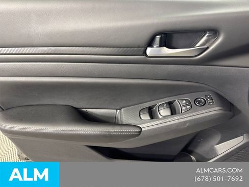 Used 2025 Nissan Altima 2.5 SV FWD image 14