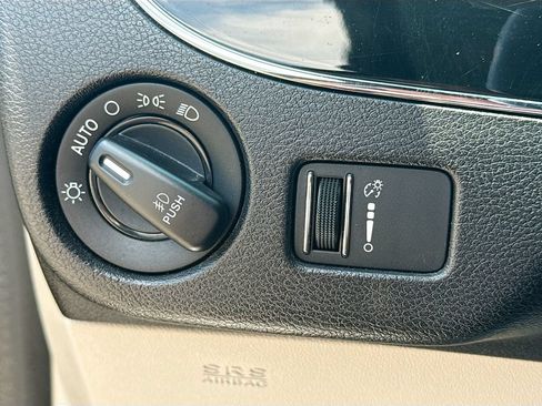 Used 2020 Dodge Grand Caravan SXT FWD image 11