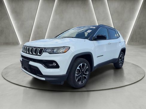 Used 2023 Jeep Compass Limited w/ Sun and Sound Group AWD/4WD image 3