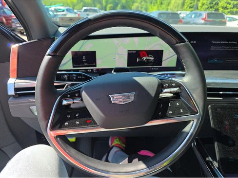 Used 2025 Cadillac Escalade IQ Sport 1 w/ Smart Trailering package AWD/4WD image 6