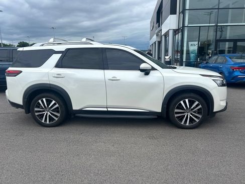 Used 2024 Nissan Pathfinder Platinum w/ Lighting Package (N93) AWD/4WD image 5