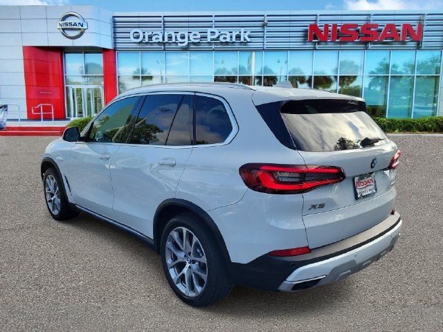 Used 2021 BMW X5 xDrive40i w/ Premium Package 2 AWD/4WD image 3