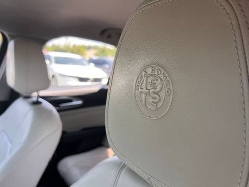 Used 2019 Alfa Romeo Giulia RWD image 12