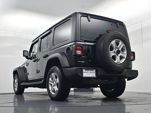 Used 2018 Jeep Wrangler Unlimited Sport S AWD/4WD image 39