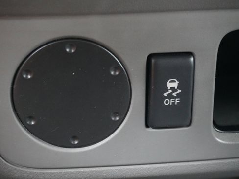 Used 2016 Nissan Frontier SV image 16