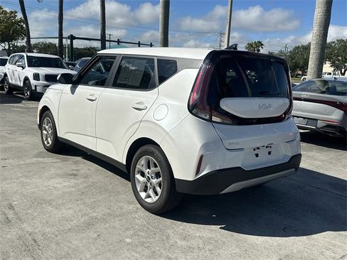 Certified 2025 Kia Soul LX w/ LX Technology Package image 8