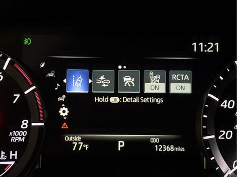 Used 2023 Toyota Highlander LE AWD/4WD image 11