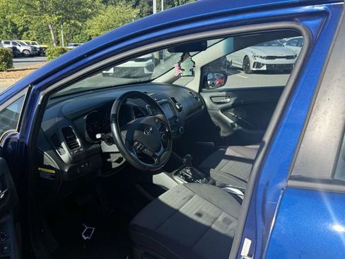 Used 2018 Kia Forte S w/ S Technology Package FWD image 3