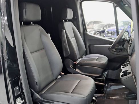 Used 2025 Mercedes-Benz Sprinter 2500 image 20