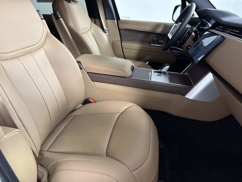 New 2026 Land Rover Range Rover Long Wheelbase SE AWD/4WD image 10