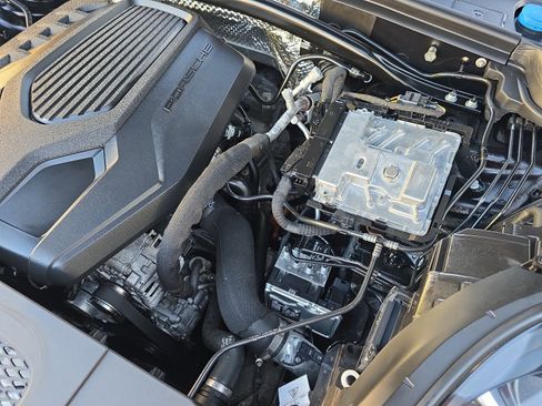 Used 2022 Porsche Macan image 24