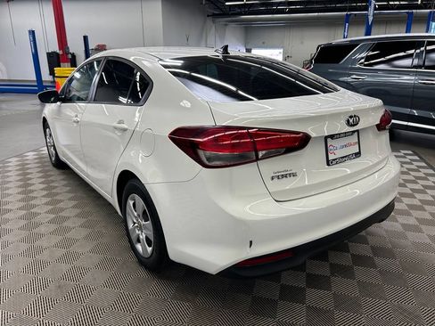 Used 2017 Kia Forte LX FWD image 4