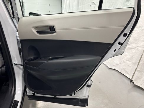 Used 2025 Toyota Corolla Cross L image 47