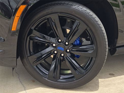 Certified 2026 Cadillac Escalade Platinum Sport w/ LPO, Floor Liner Package AWD/4WD image 8
