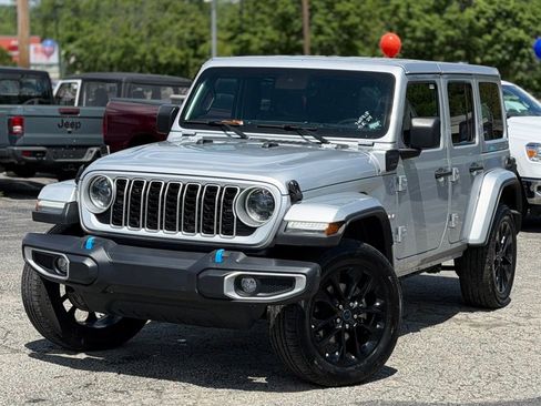 Used 2024 Jeep Wrangler Unlimited Sahara AWD/4WD image 1