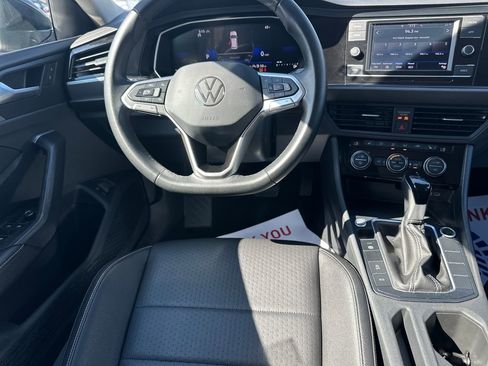 Used 2024 Volkswagen Jetta SE FWD image 17