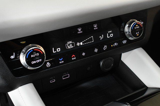 Used 2025 Mitsubishi Outlander SEL AWD/4WD image 39