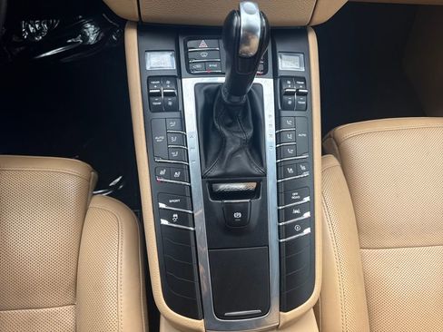 Used 2018 Porsche Macan image 16