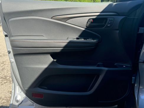 Used 2025 Honda Ridgeline TrailSport image 9