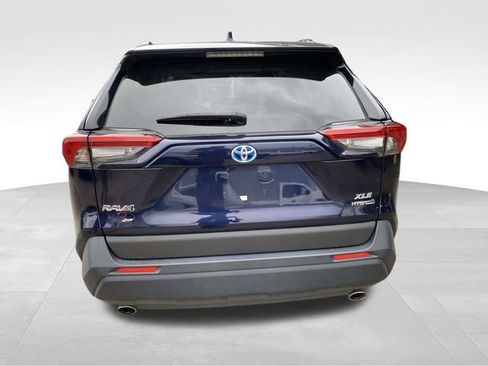 Used 2022 Toyota RAV4 XLE w/ Convenience Package image 3