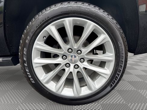 Used 2019 Chevrolet Suburban Premier w/ Premier Plus Edition AWD/4WD image 29