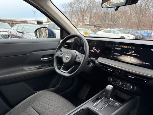 Used 2025 Nissan Kicks SV image 32