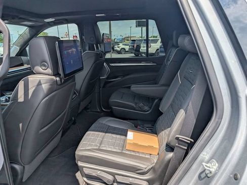 Used 2026 Cadillac Escalade Platinum Luxury w/ LPO, Floor Liner Package AWD/4WD image 9