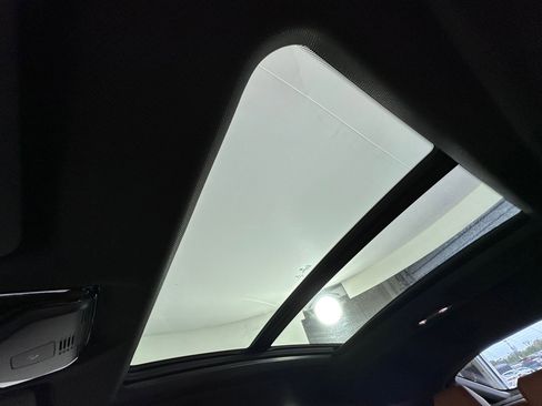 Used 2022 BMW X6 xDrive40i w/ Premium Package image 12