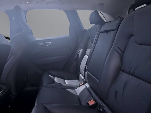 Certified 2025 Volvo XC60 B5 Core AWD/4WD image 22