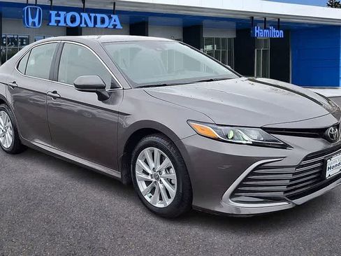 Used 2023 Toyota Camry LE image 2