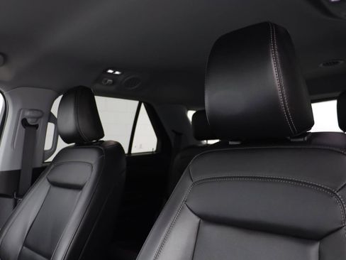 Used 2022 Ford Explorer XLT w/ Equipment Group 202A image 12