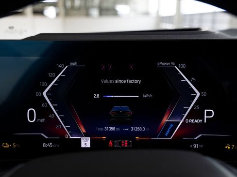 Used 2023 BMW i4 eDrive35 RWD image 9