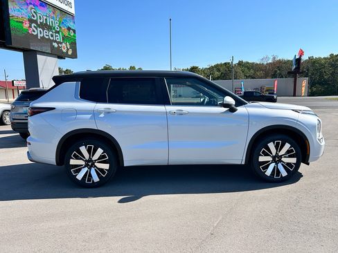 New 2025 Mitsubishi Outlander SEL image 2