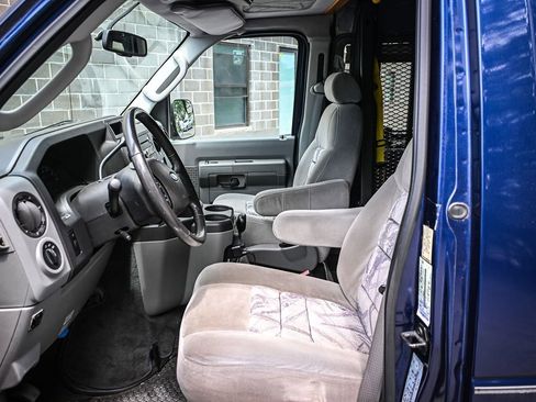 Used 2011 Ford E-150 and Econoline 150 w/ RV Plus Pkg RWD image 8