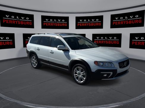 Used 2016 Volvo XC70 T5 Platinum w/ Climate Package image 2