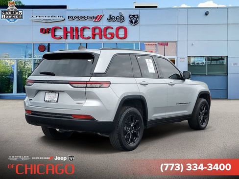 Used 2024 Jeep Grand Cherokee Altitude AWD/4WD image 4