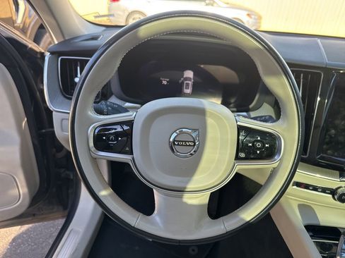 Used 2023 Volvo XC60 B5 Plus image 7