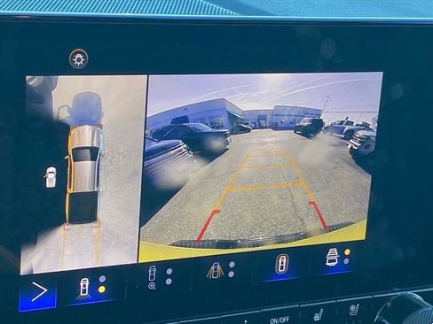 Used 2023 Chevrolet Colorado Z71 w/ Z71 Convenience Package 2 image 18