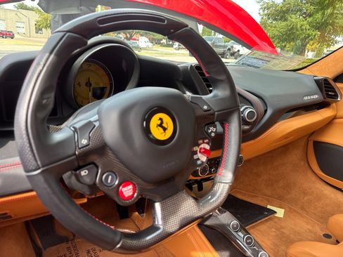 Used 2017 Ferrari 488 GTB RWD image 5